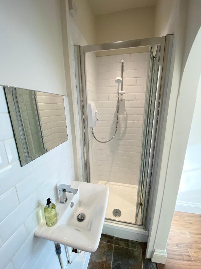 Stylish Maisonette And Studio In Victoria Лондон Экстерьер фото