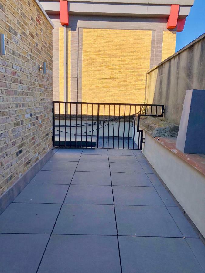Stylish Maisonette And Studio In Victoria Лондон Экстерьер фото